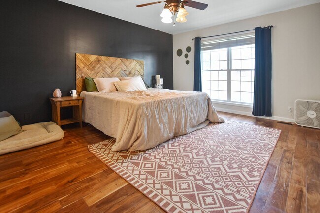 Building Photo - Pet Friendly Three Bedroom with Basement!