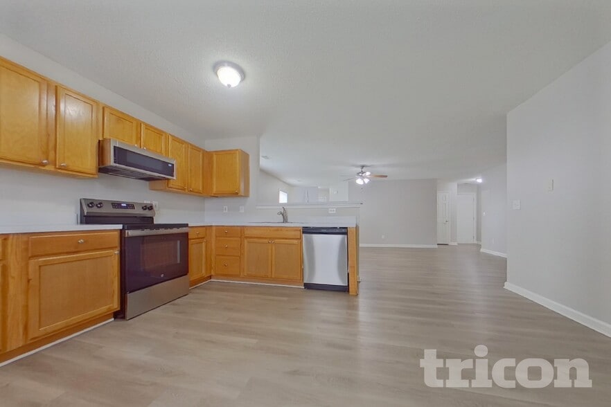 Building Photo - 404 Castle Ridge Dr