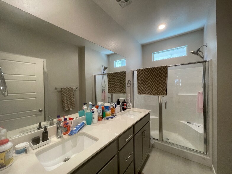 Building Photo - 11299 Glowing Ave