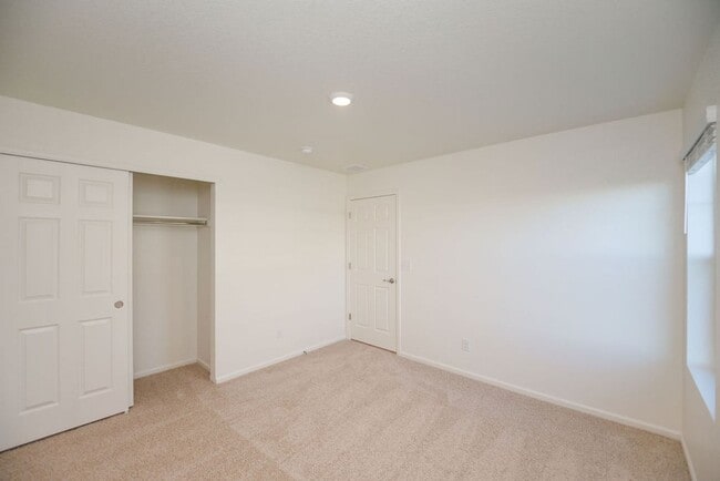 Building Photo - Spacious 4-Bedroom Home with 3-Car Garage & Walk-Out Basement | Prime Living Opportunity