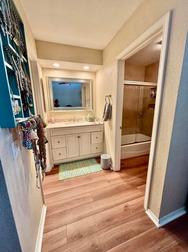 Building Photo - 76923 Turendot St