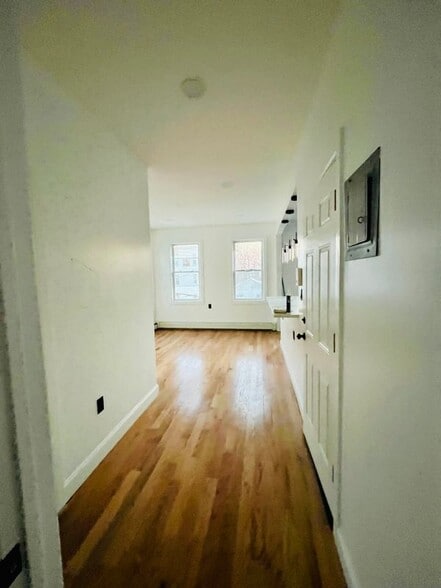 Building Photo - 39 Spruce St