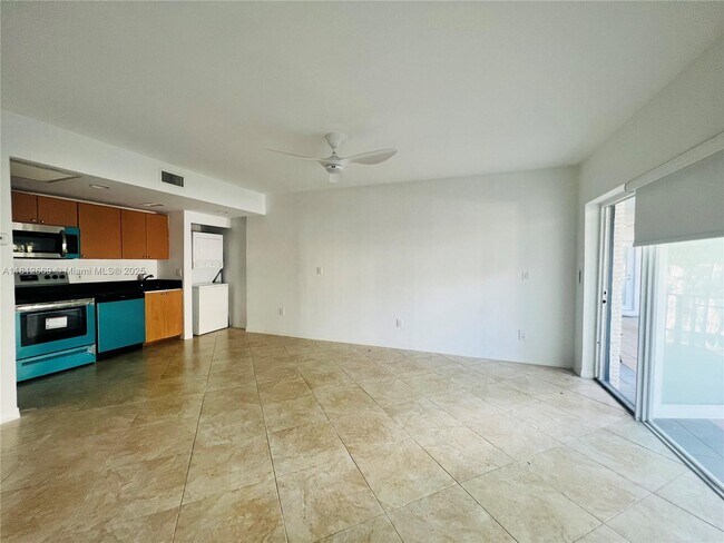Building Photo - 946 Bay Dr