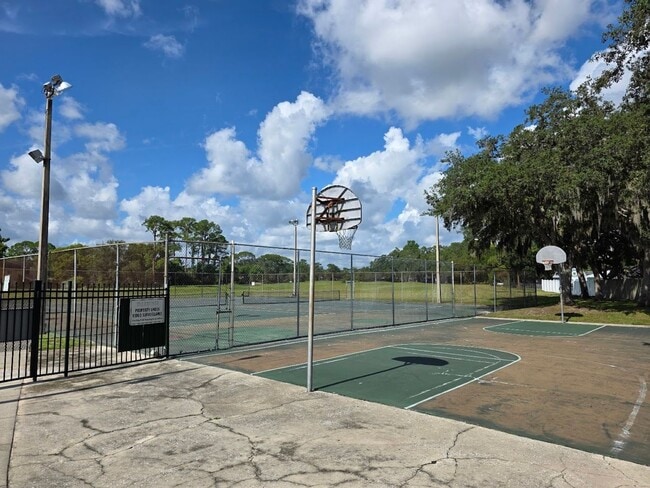 Building Photo - Three Bedroom Home Located in Sterling Park with Many Ammenities