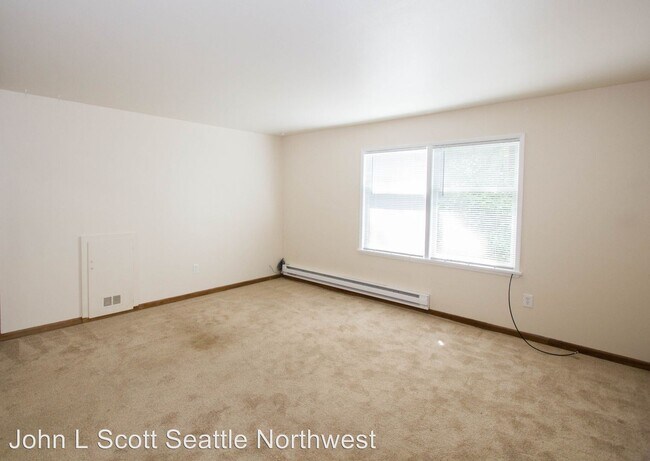 Building Photo - 7035 Beach Dr SW