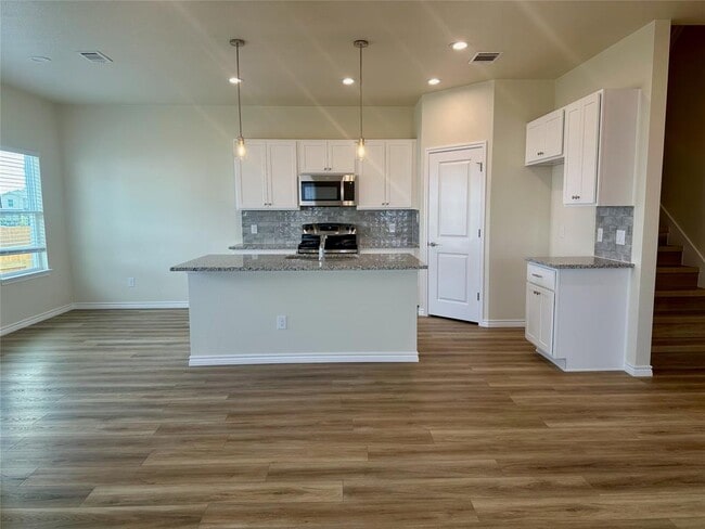 Building Photo - 515 War Admiral Dr