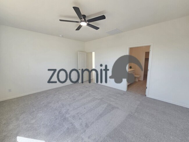 Building Photo - BEAUTIFUL HOME 4 BEDROOMS 3 BATHS!