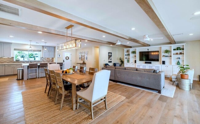 Building Photo - 6202 E Calle Redonda