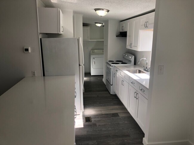 Building Photo - Spacious 3 bed 2 bath house in the greater...