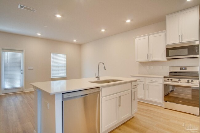 Building Photo - 2495 Cliff Hollow Cir