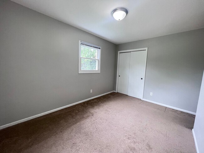 Building Photo - 3003 Winesap Dr NE
