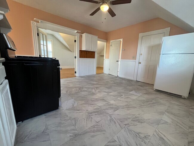 Building Photo - 54 Barton St