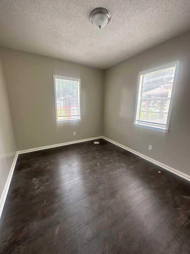 Building Photo - 1445 Davis St