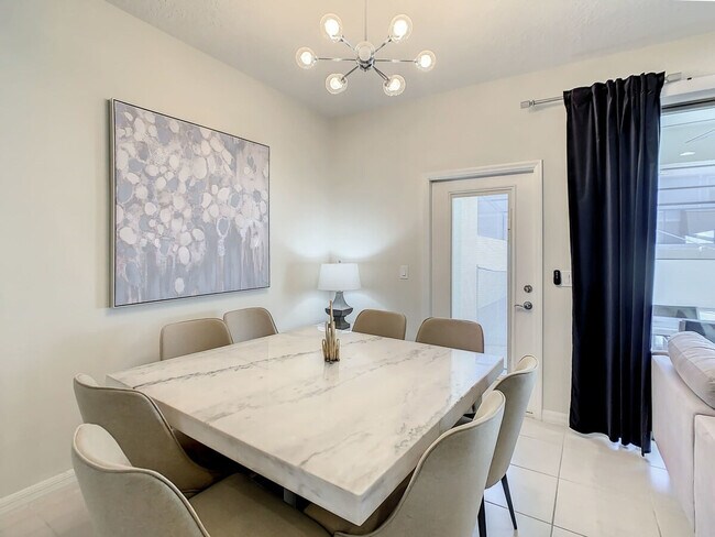 Building Photo - 2404 Tangier Dr