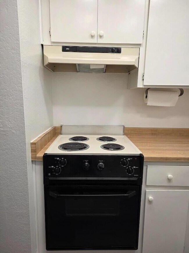 Building Photo - 2201 Monroe St