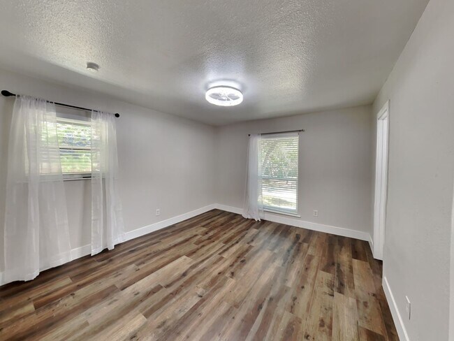 Building Photo - Hidden Gem in Woodland West Estates – Spacious, Stylish & Move-In Ready!