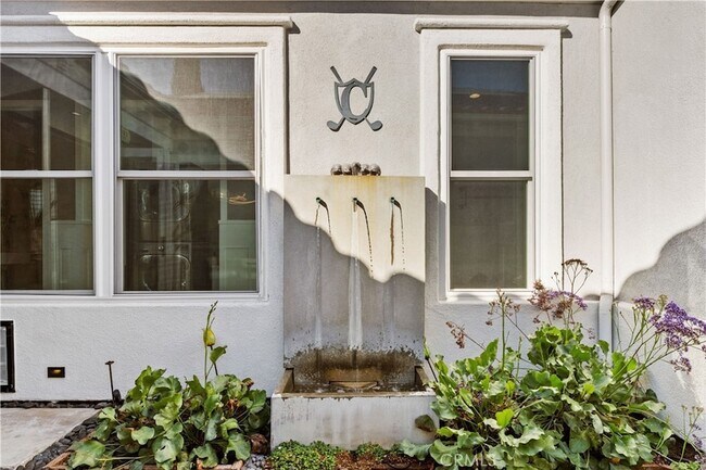 Building Photo - 58 Victoria