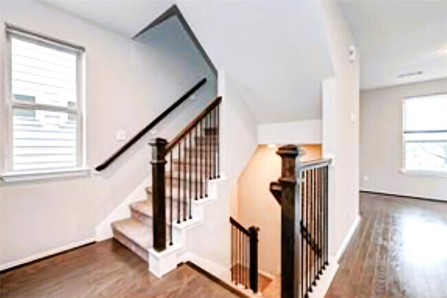 Building Photo - 3115 Roseland Terrace Ln