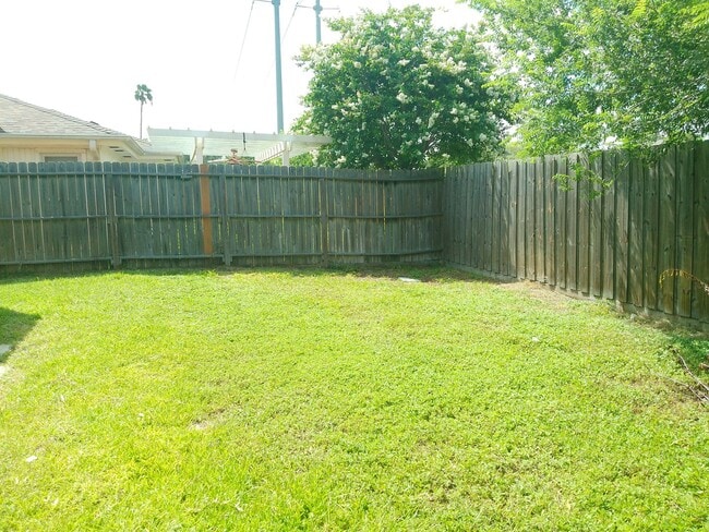 Building Photo - 2614 Camargo Dr