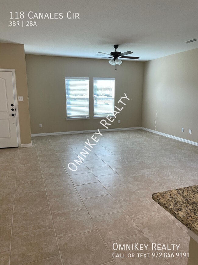Building Photo - 118 Canales Cir