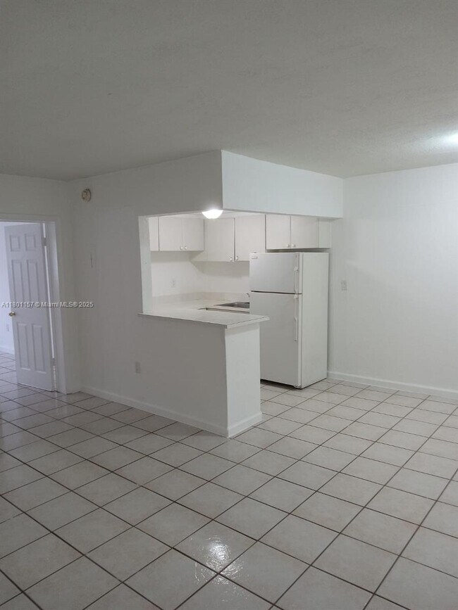 Building Photo - 1230 W 54th St