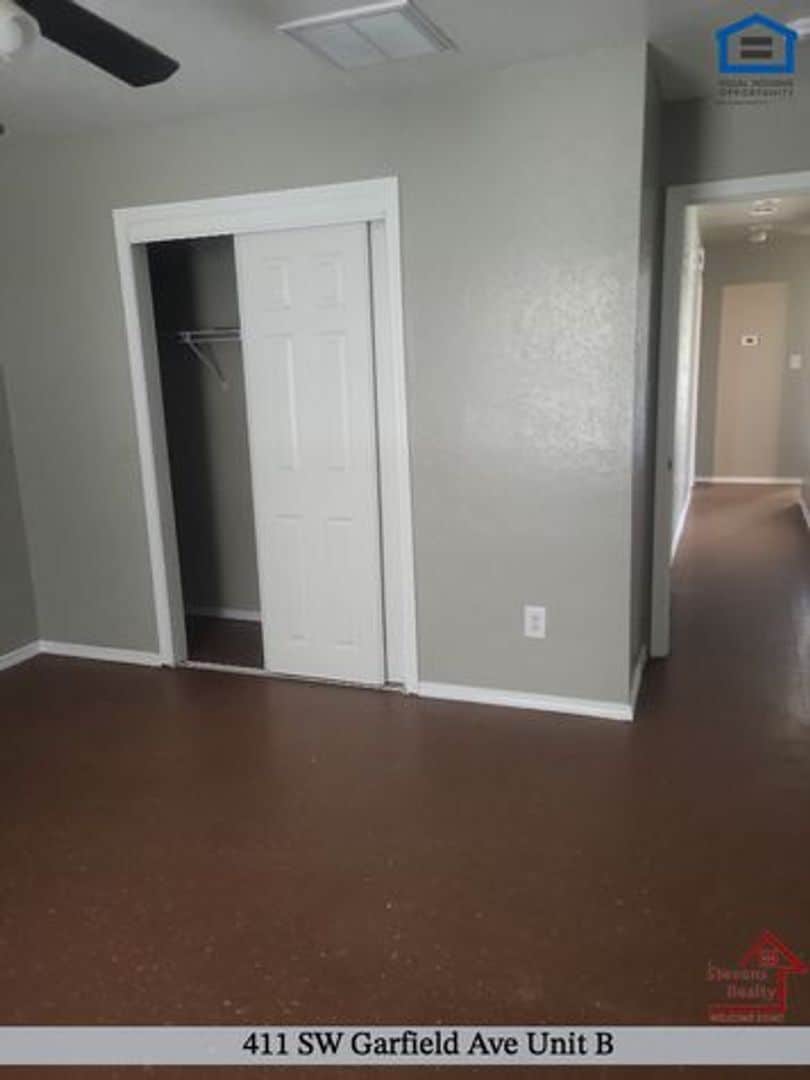 Building Photo - 411 SW Garfield Ave