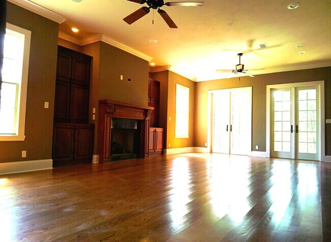 Building Photo - 1847 Ashley Hall Way