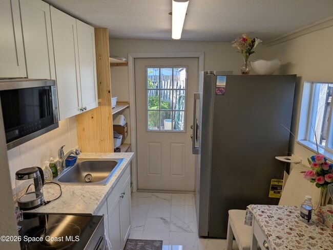 Building Photo - 2050 N Shannon Ave