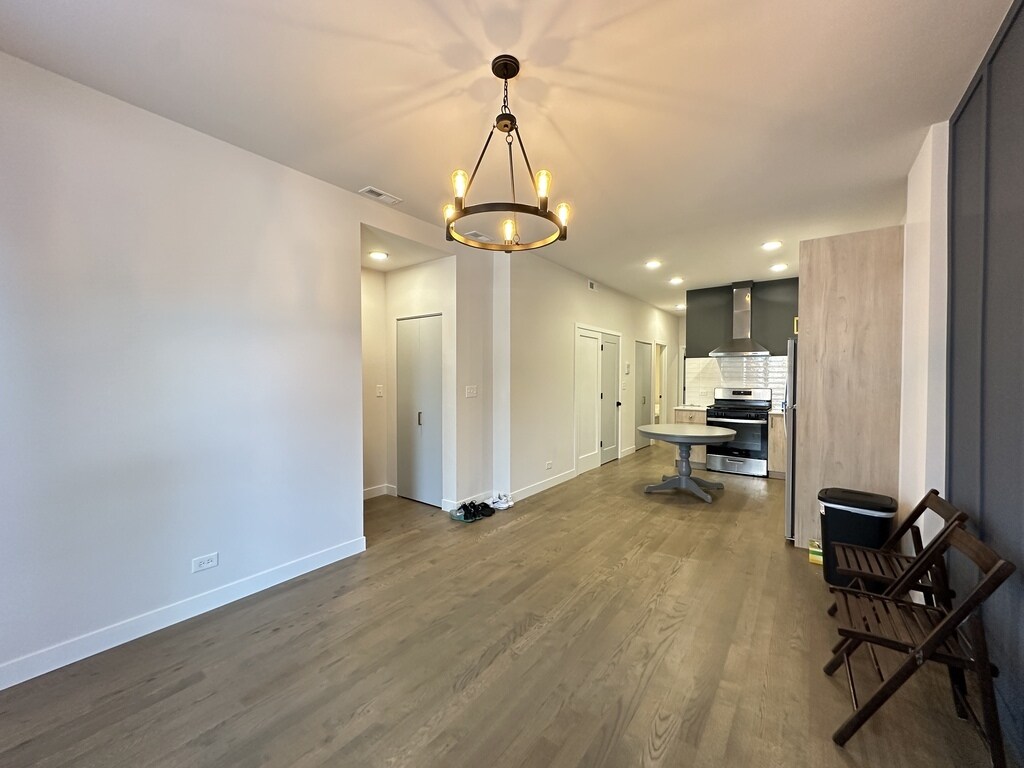 Building Photo - 841 N Mozart St