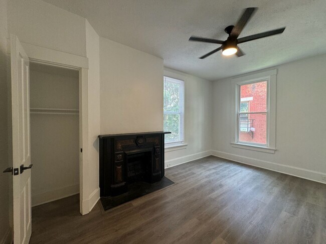 Building Photo - 7 Bed/3 Bath Mins. from UC Campus $750/pp ...