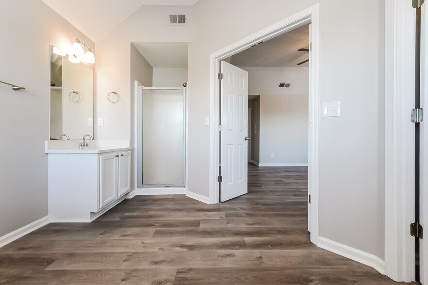 Building Photo - 3948 English Valley Dr