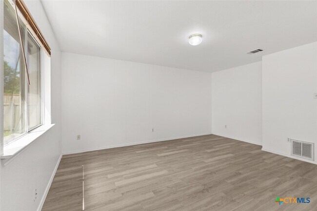 Building Photo - 112 James Lin Cir