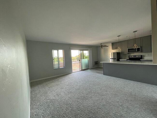 Building Photo - 7555 Linda Vista Rd