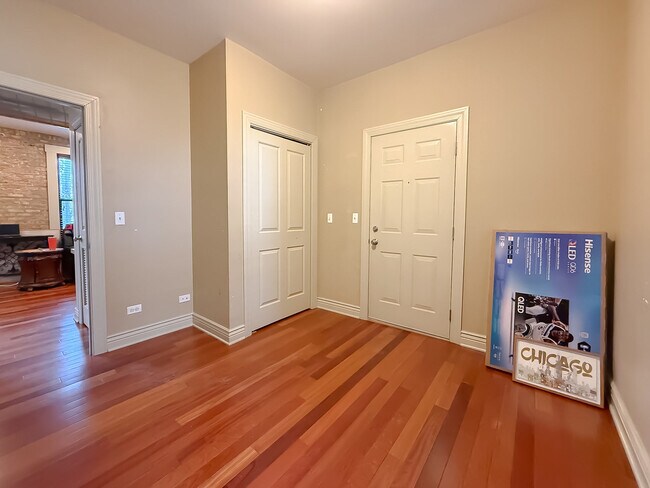 Building Photo - 1946 W Newport Ave