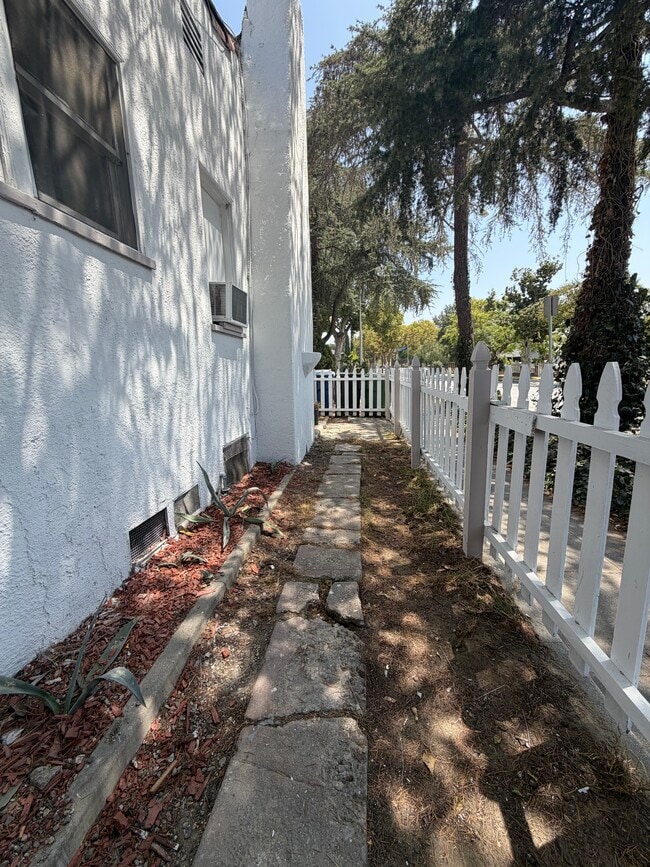 Building Photo - 3400 Greensward Rd