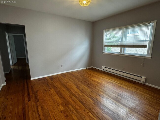 Building Photo - 561 E Olive St