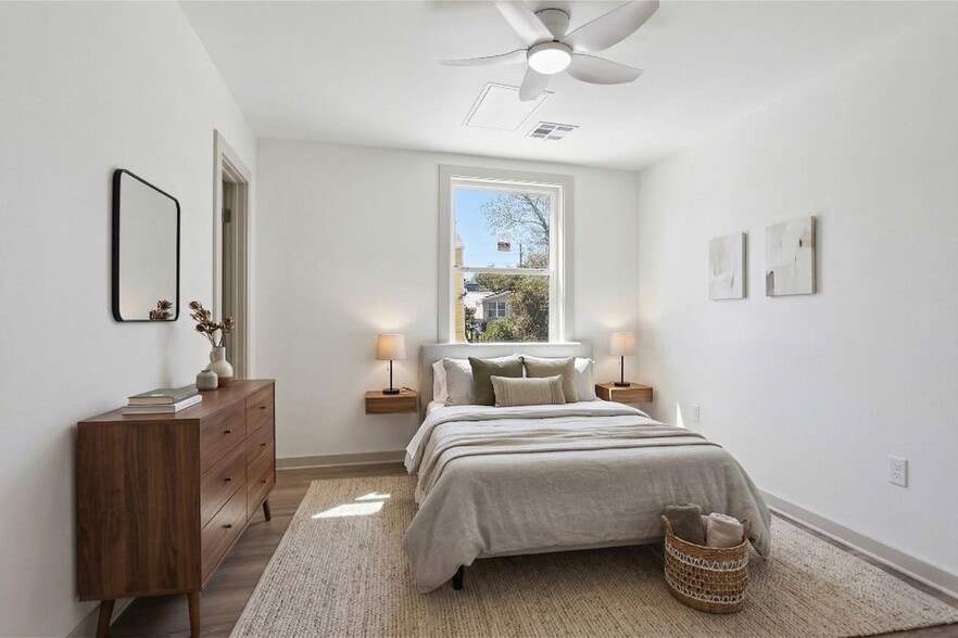 Building Photo - 720 Spain St