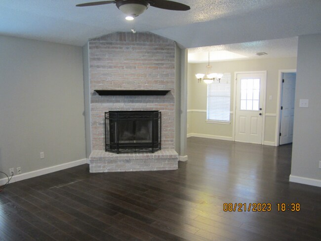 Building Photo - 928 Meadowlark Dr