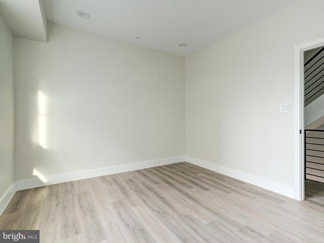 Building Photo - 632 Moyer St