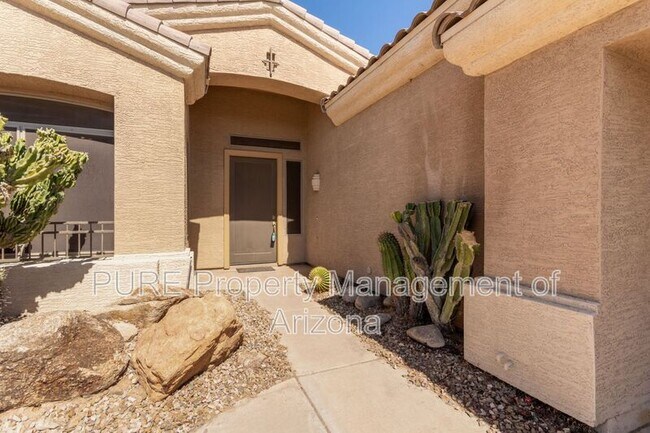 Building Photo - 737 S Sycamore Pl