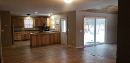 Building Photo - 3 Bedrooms, 2 Bathrooms Single Family Home in Merrifield, MN w/2 car garage
