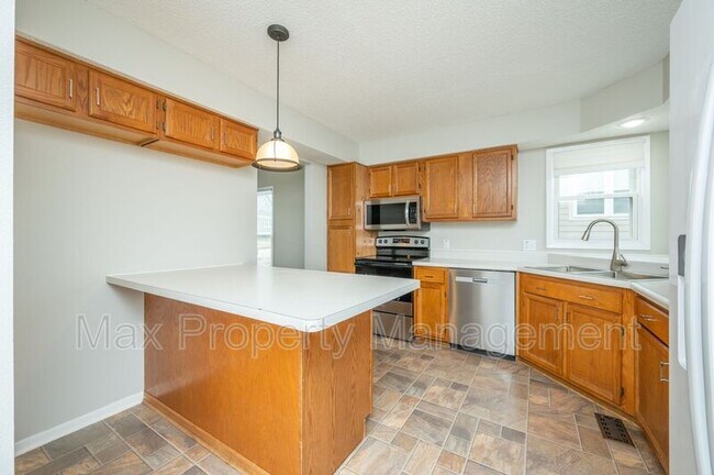 Building Photo - 6943 Brookview Dr