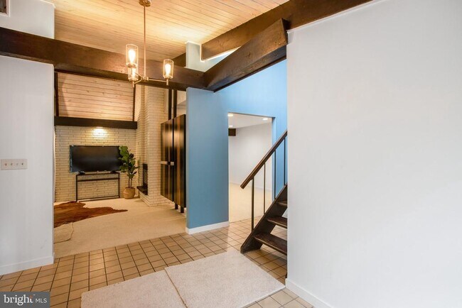 Building Photo - 3406 Woodvalley Dr