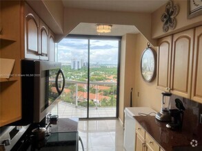 Building Photo - 2 bedroom in Aventura FL 33180