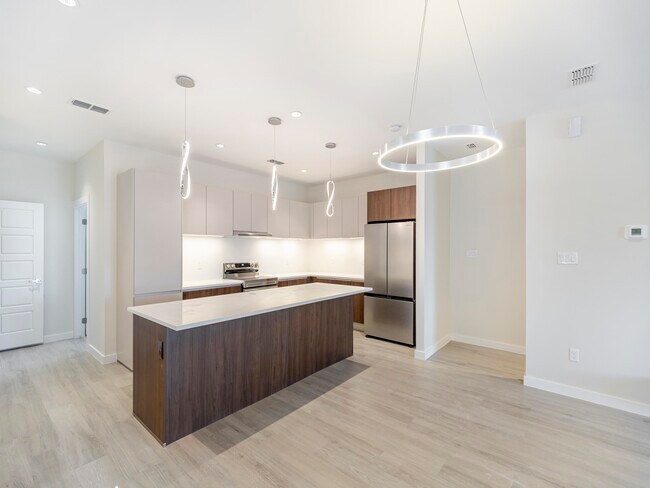 Building Photo - 210 Veracruz Dr