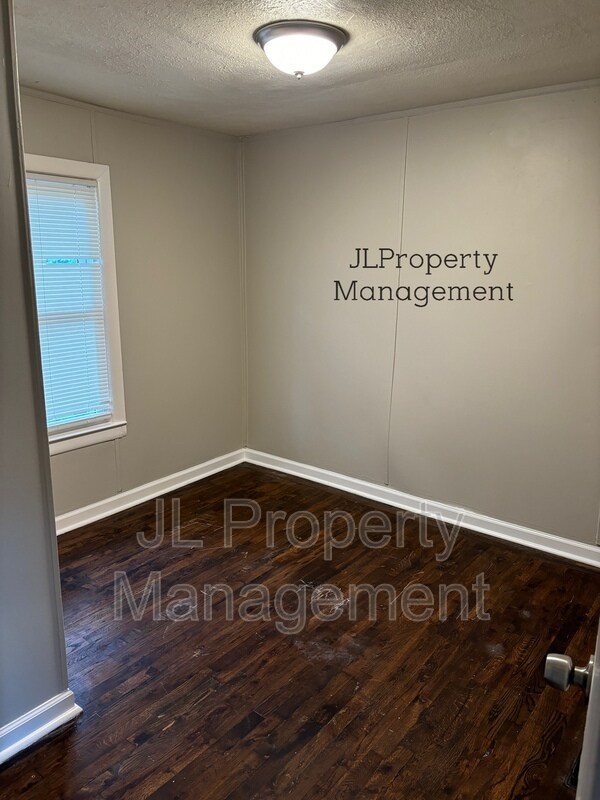 Building Photo - 2221 S Hall Rd