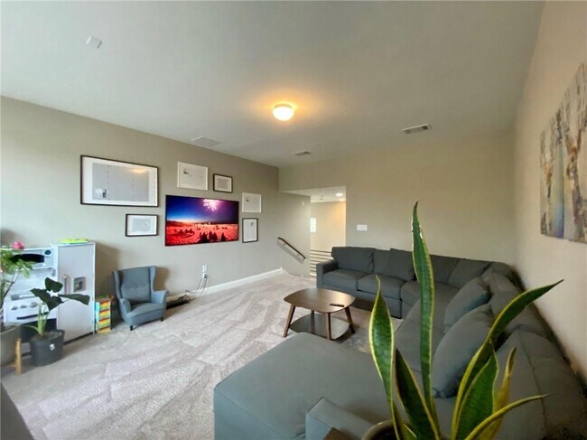 Building Photo - 402 Parkwest Cove