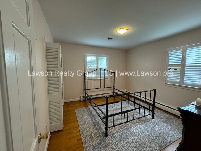 Building Photo - Spacious South Roanoke Home with Lawn Care Included