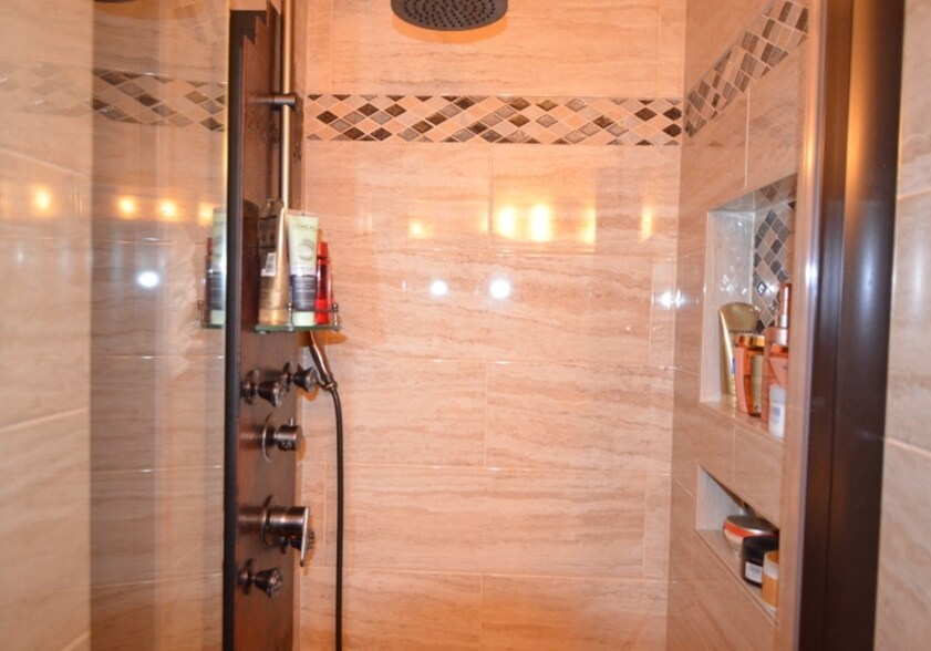 Building Photo - 328 Enclave Ln