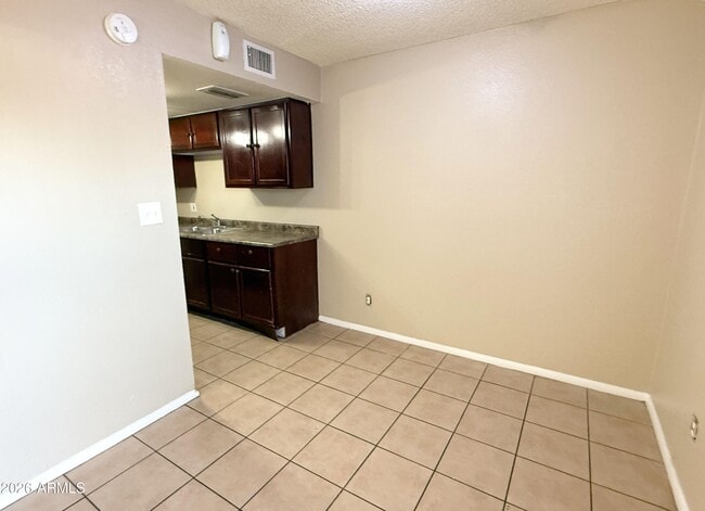 Building Photo - 5244 W Lynwood St